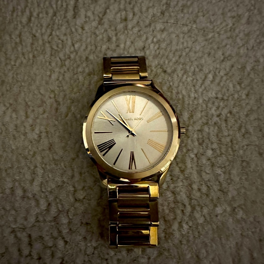 Michael Kors gold tone stainless steel watch. Great condition. Needs new battery